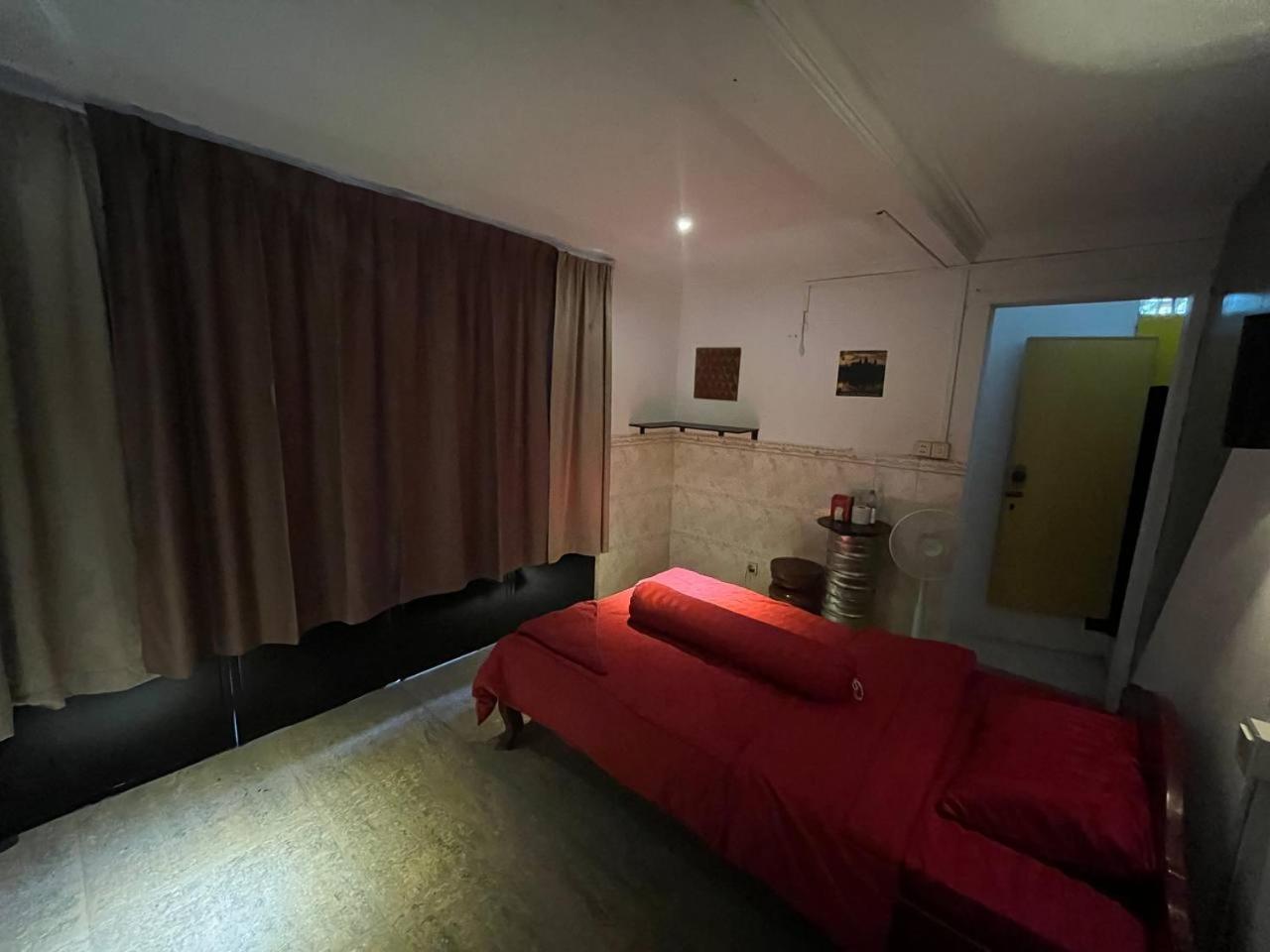 White Monkey Hotel Siem Reap Room photo
