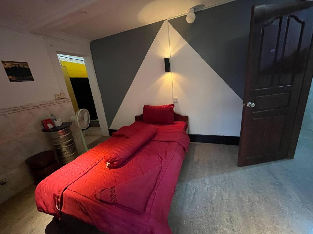 White Monkey Hotel Siem Reap Room photo
