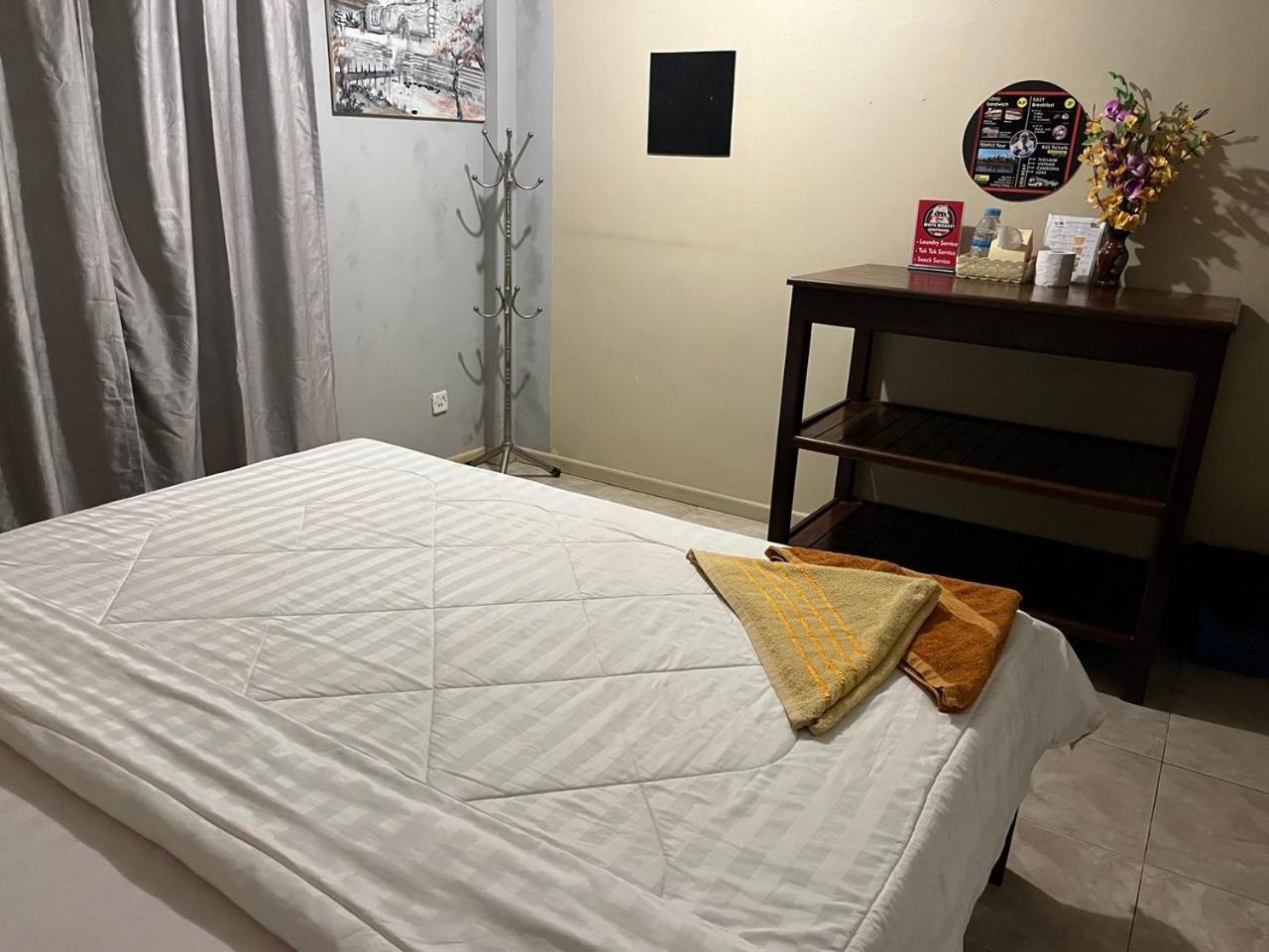 White Monkey Hotel Siem Reap Room photo
