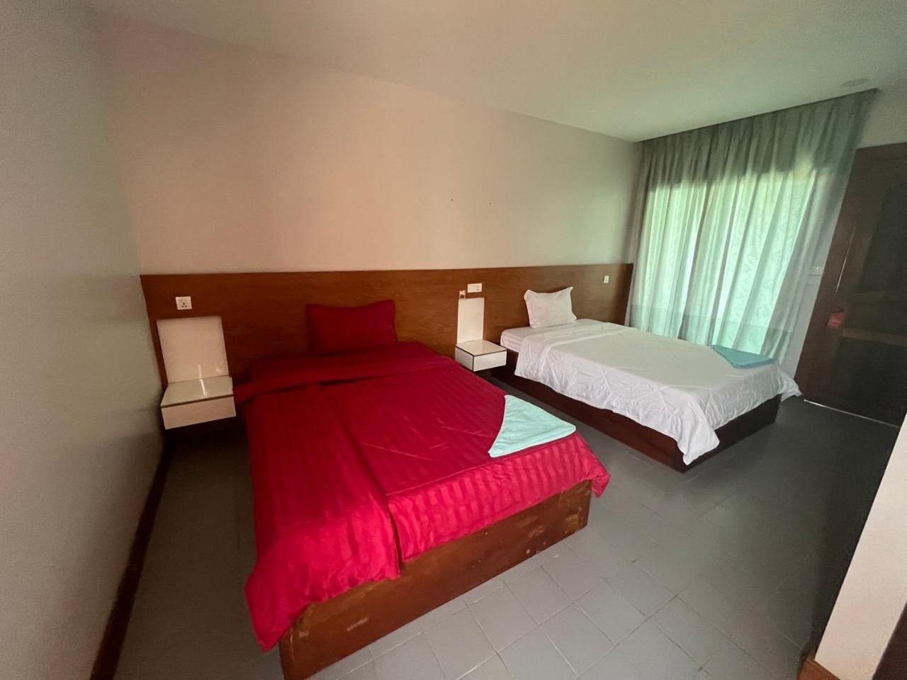 White Monkey Hotel Siem Reap Room photo