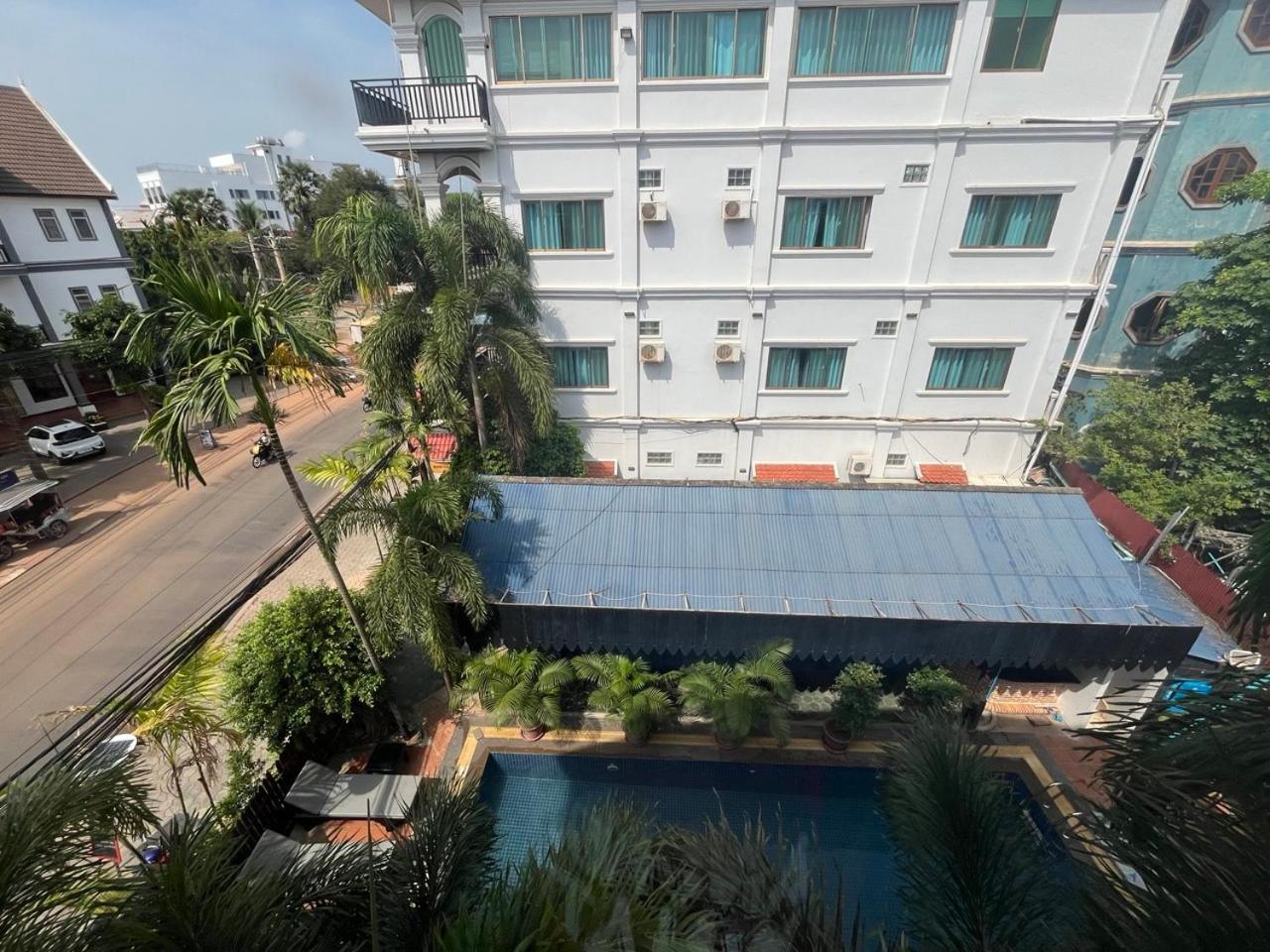 White Monkey Hotel Siem Reap Room photo